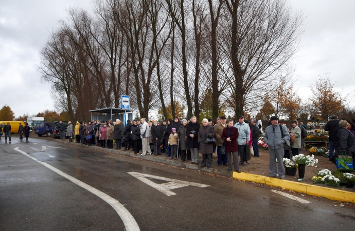 Vėlinių metu – eismo ir viešojo transporto pakeitimai 