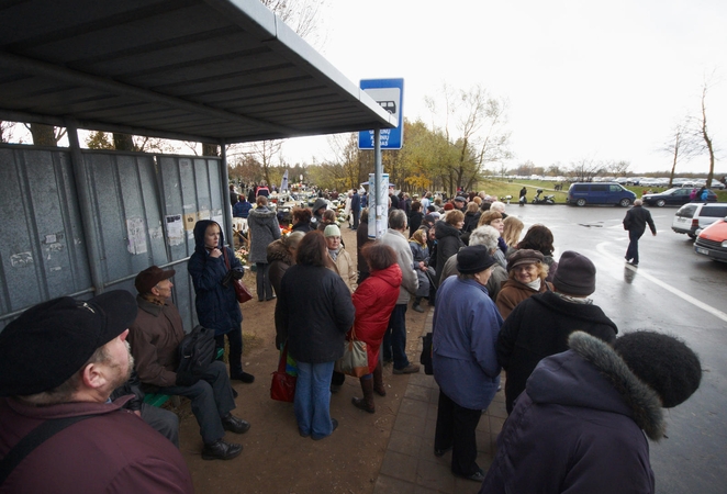Vėlinių savaitgalį – papildomi autobusai ir troleibusai