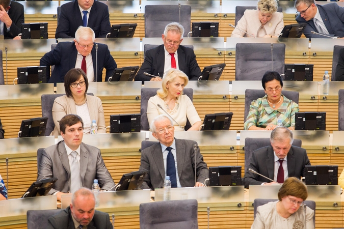 Suabejojo kandidatės į generalinius prokurorus charakterio tvirtumu