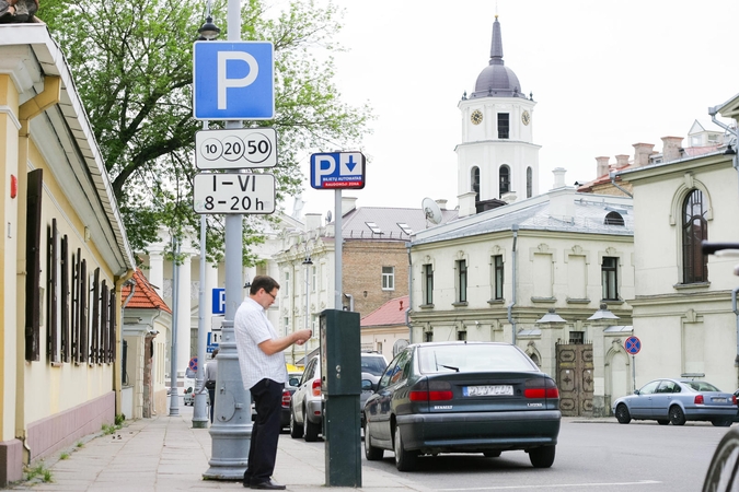 Automobiliais užgrūsti kiemai: kaip pagerinti Senamiesčio gyventojų dalią?
