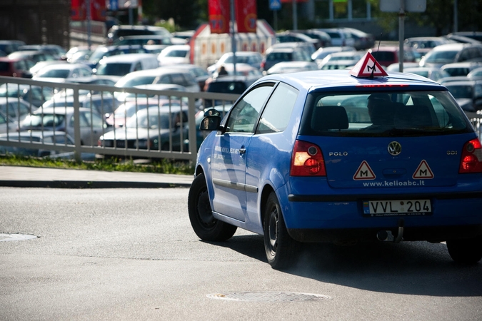 Vairavimo mokyklas siūloma vertinti reitingais