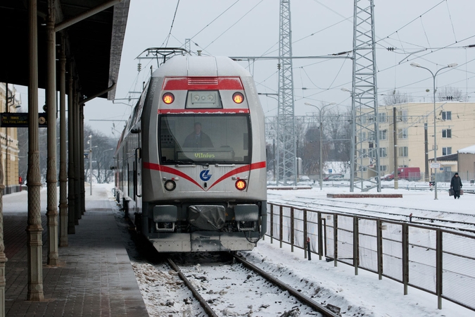 Dėl šalčio vėluoja traukiniai
