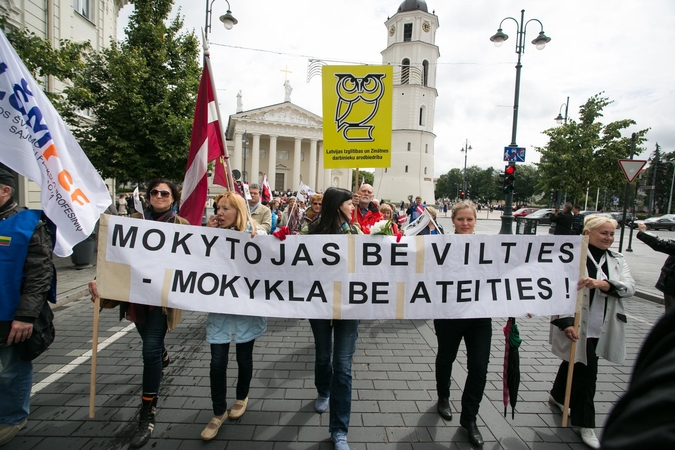 L. Graužinienė mokytojams: nereikia gąsdinti streikais 