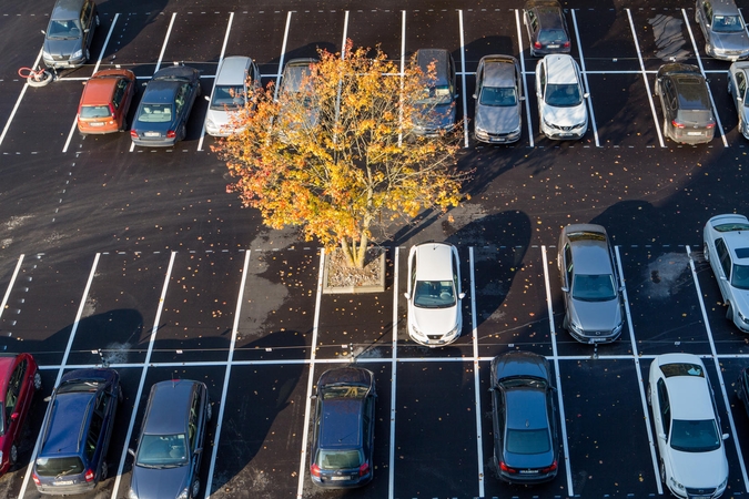 „Žalieji“ piktinasi Vilniaus automobilių stovėjimo aikštelių plėtra