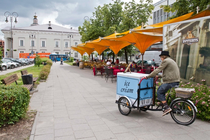 Vilniuje šią vasarą veikia 230 lauko kavinių