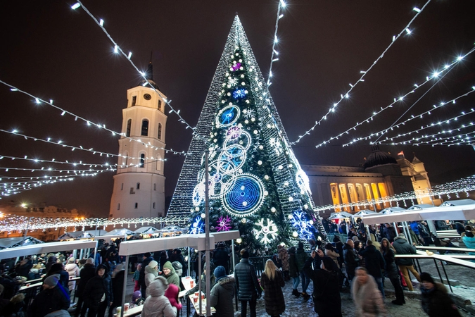 Spindinti sostinė šviečia Kalėdų nuotaika