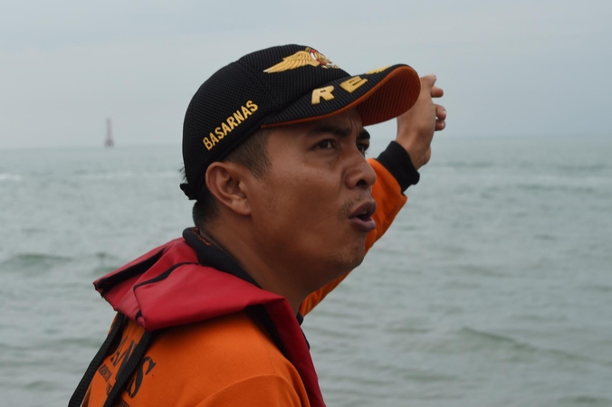 Indonezijos rytuose dingo krovininis lėktuvas su keturiais žmonėmis