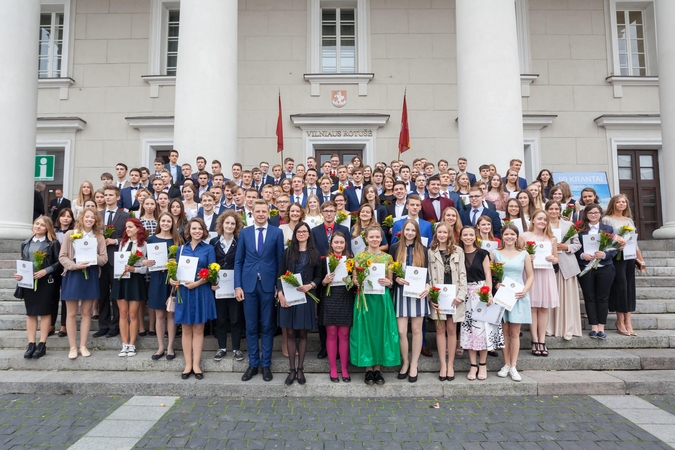 Sostinėje šimtukininkų – net 126