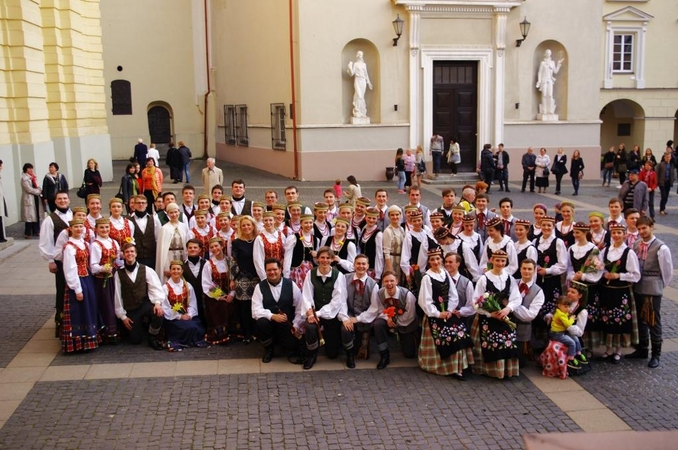 VU dainų ir šokių ansamblis kviečia į jubiliejinį koncertą