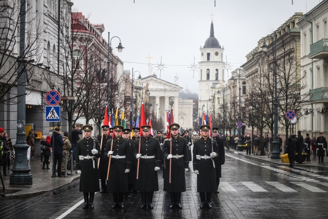 Kariuomenės dienos proga suplevėsuos visų keturių pajėgų vėliavos