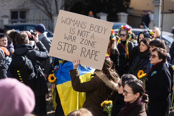 Prie Rusijos ambasados – protestas dėl seksualinio smurto Ukrainoje