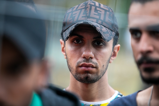 Pasieniečiai neįleido 54 migrantų: būrys migrantų sulaikyti Vilniuje – prisistatė ispanais