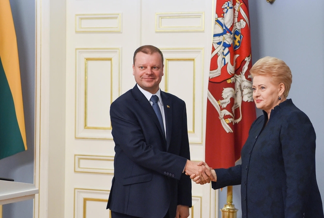 Kadencijos pabaiga prezidentei bus nerami: S. Skvernelis ir toliau atakuos?