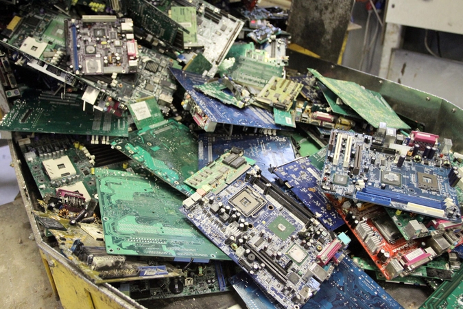 Gyventojai priduoda vis daugiau elektroninės įrangos atliekų