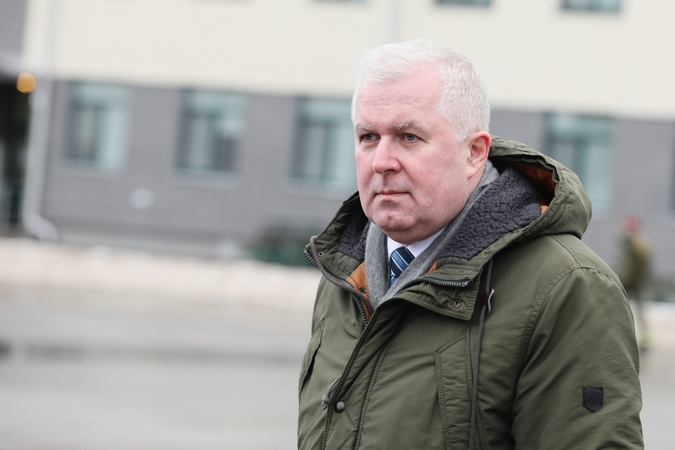 A. Anušauskas lankosi Kyjive: perdavė karinę paramą, susitiko su gynybos ministru
