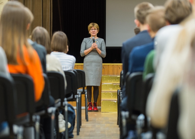 Svečiai: laukiamiausia viešnia buvo žurnalistė, Lietuvos televizijos diktorė E.Bučelytė.