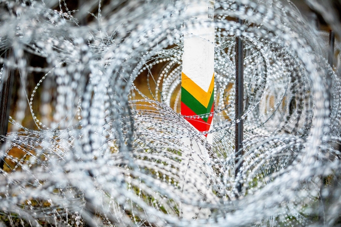 Lazdijų rajone pasienyje rasta šešių tadžikų šeima, moterys išgabentos į ligoninę