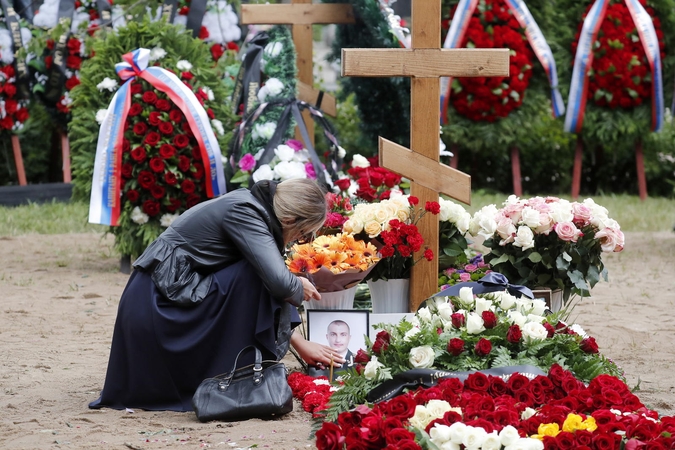 Povandeniniame laive žuvę rusų jūreiviai palaidoti kaip herojai