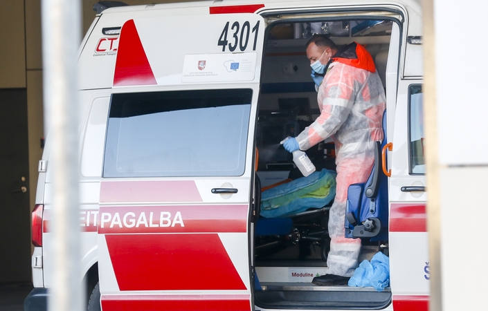 Koronaviruso protrūkiai – globos namuose, policijoje, bendrovėse