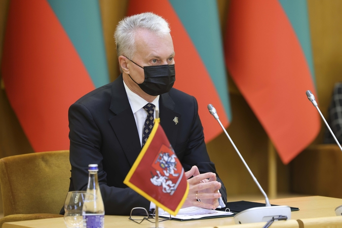 Prezidentas skeptiškai vertina siūlymą nemokėti ligos išmokos nepasiskiepijusiesiems