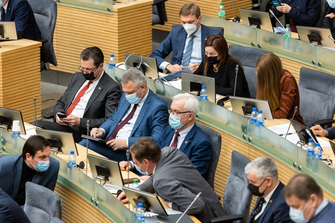 Nepaisant valdančiųjų sprendimo, opozicija nusiteikusi šaukti neeilinę sesiją