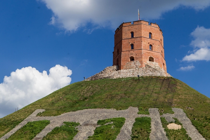 Paaiškėjo, kas imsis toliau tvarkyti slenkantį Gedimino kalną