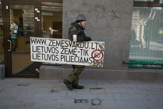 Patvirtinti teisės ekspertai, kurie vertins žemės referendumo tekstą