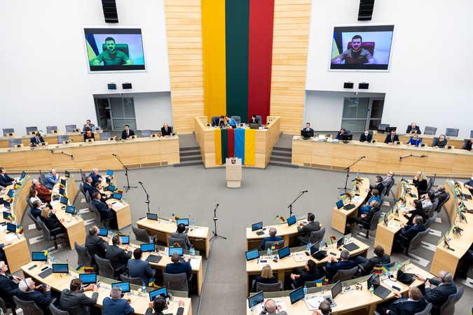 Po V. Zelenskio kalbos Seimas siūlo Rusijos veiksmus Ukrainoje laikyti genocidu