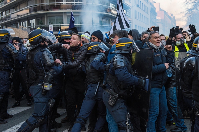 Prancūzai nerimsta: Paryžiuje – nauji protestai prieš E. Macroną