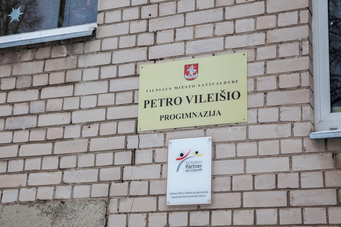 Pinigų pasisavinimu kaltinama sostinės mokyklos vadovė – nušalinta