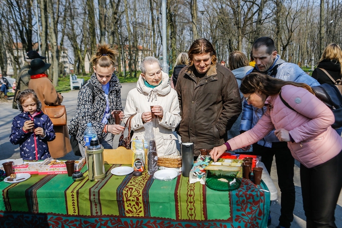 Skulptūrų parke – tradicinė „Vynerio arbatėlė“