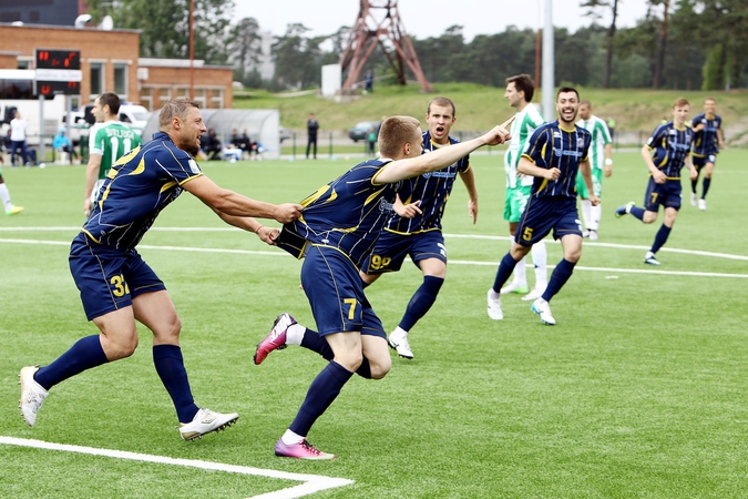 Pirmą pralaimėjimą Lietuvos futbolo lygos lyderis patyrė uostamiestyje