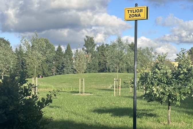 Paženklinta: kelios uostamiesčio vietos pažymėtos ženklu „Tylioji zona“, nes jose triukšmo rodiklis neviršijo 50 decibelų.