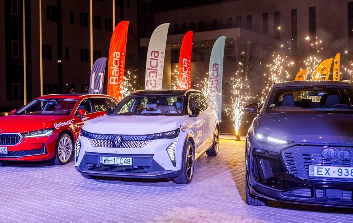 Laureatai: trijų kainų segmentų nugalėtojai (iš kairės) „Škoda Superb“, „Renault Scenic E-Tech“ ir „Audi Q6 e-tron“.