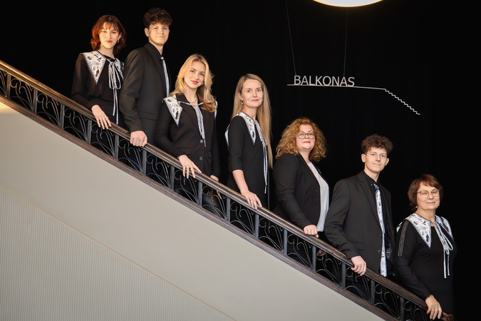 Įžanga į spektaklį – teatro savanorių šypsenos