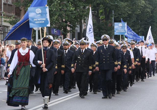 Tvarka: nors jūrininkai įvairiuose paraduose yra matomi, tačiau konkrečius jų duomenis registruose stengiamasi apsaugoti.