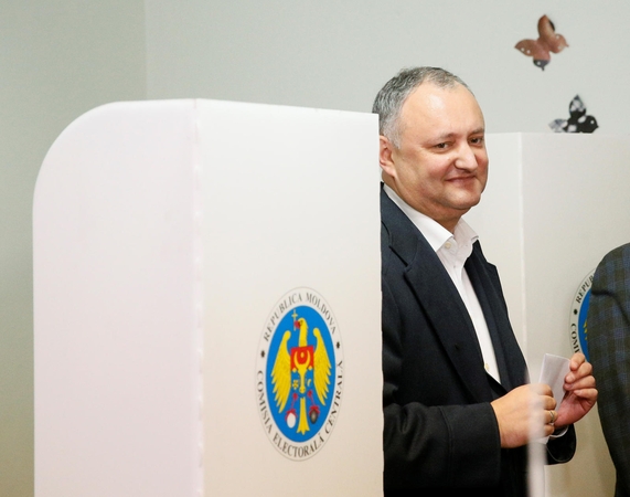 Moldova gręžiasi atgal – prezidento rinkimus laimi prorusiškas kandidatas