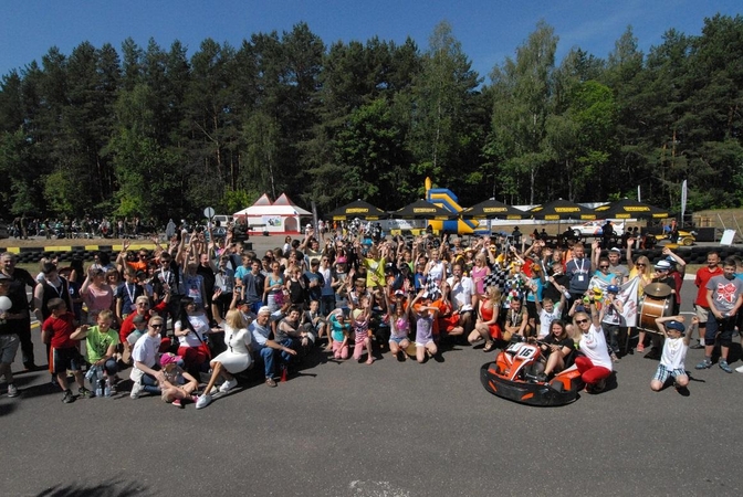 Vaikų globos namų auklėtiniams surengtas kartingo turnyras