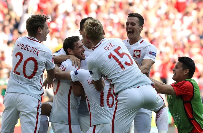 Po baudinių serijos į „Euro 2016“ ketvirtfinalį iškopė Lenkija