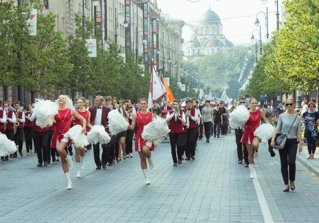 VU pučiamųjų instrumentų orkestras „Oktava“ skaičiuoja 65-ąjį pavasarį 