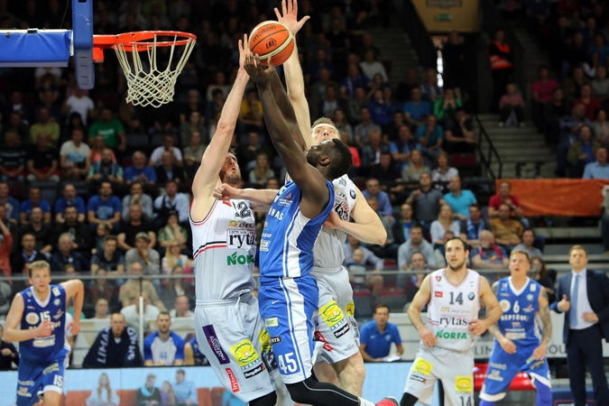 „Neptūno“ krepšininkai – per žingsnį nuo LKL pirmenybių finalo