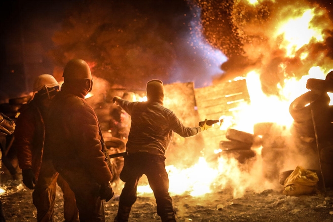 Prieš "Berkut" – akmenų ir ugnies kruša (išskirtinis reportažas iš Kijevo)