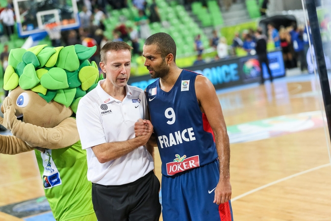 Prancūzai nukarūnavo Europos čempionus ispanus ir finale kovos su lietuviais