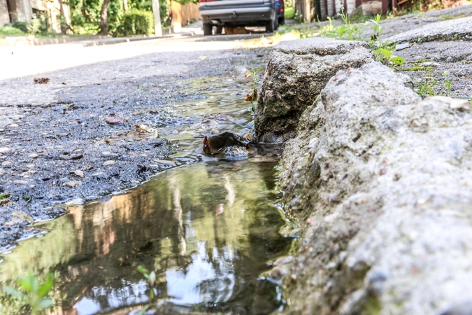 Po vandentiekio avarijos gyventojai neprisišaukia „Kauno vandenų" pagalbos