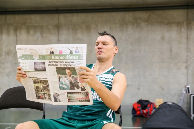 „Žalgirio“ fotosesija: įsijautęs Š. Jasikevičius ir K. Lavrinovičius su lūžusia ranka