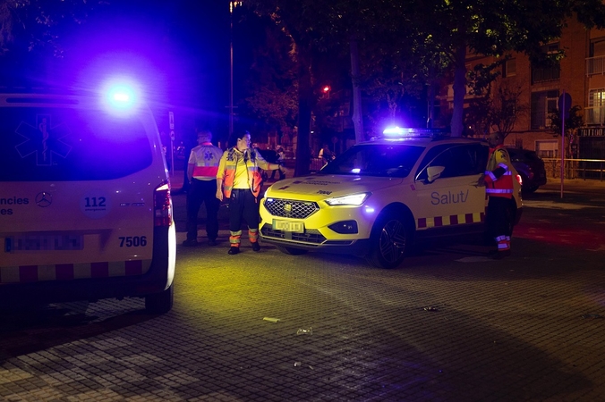Prie futbolo stadiono Barselonoje automobilis rėžėsi į minią: sužeista 13 žmonių