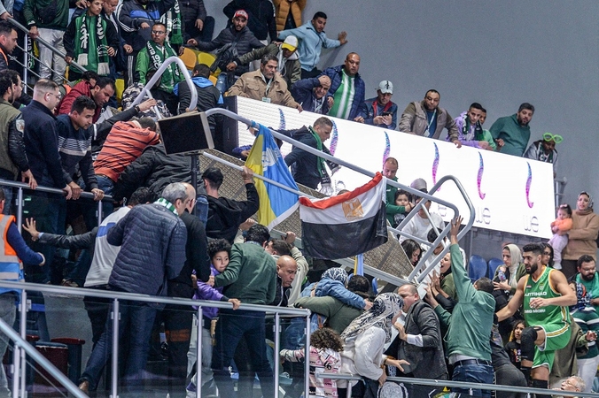 Egipte per krepšinio rungtynes iš dalies sugriuvus tribūnoms sužeisti mažiausiai 27 žmonės