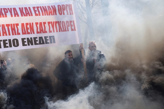 Kilus susirėmimams, Graikijos policija prieš protestuotojus panaudojo ašarines dujas