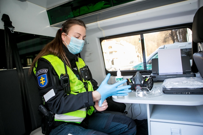 Velykų savaitgalį kai kurie keliai bus uždaryti ženklais, patruliuos pareigūnai