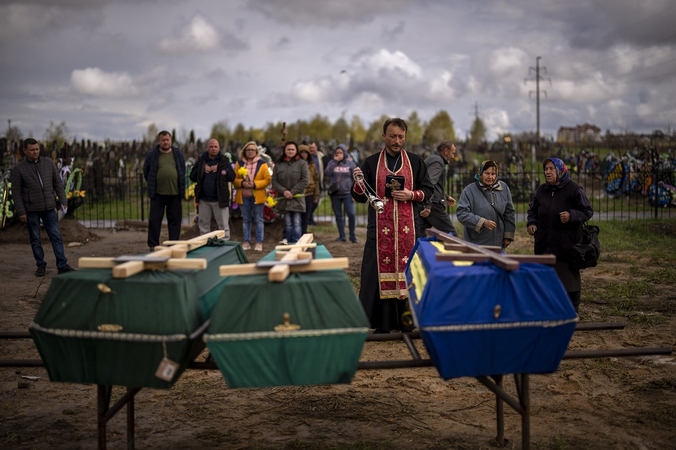 JAV: Rusijos kariai įvykdė mirties bausmę ukrainiečiams, kurie bandė pasiduoti